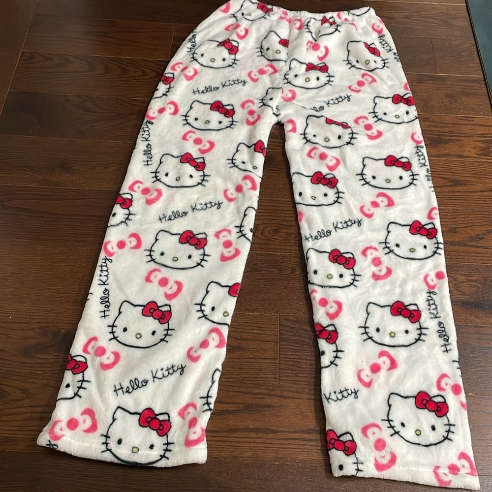 Size Small Hello Kitty White Pyjamas and Black Casual Tank Top - Picture 11 of 11